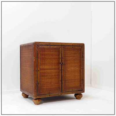 Vintage 2 doors sideboard with ball feet 